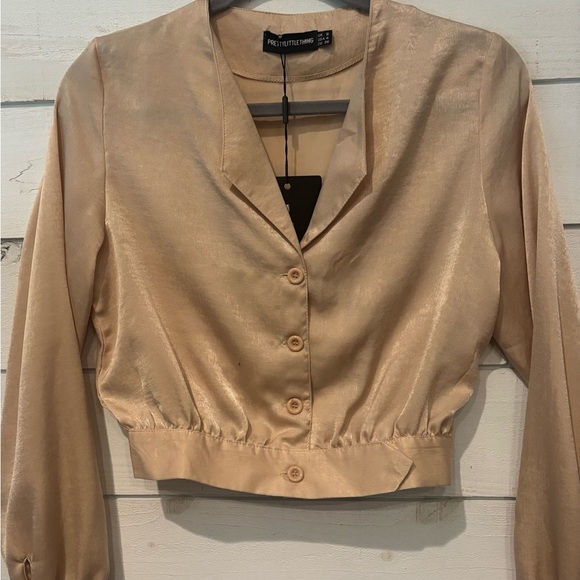 PrettyLittleThing NWT Champagne Satin Button Front Crop Shirt - Picture 2 of 10